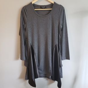 🦋3/$25 Red Coral Long Sleeve Grey Black Tunic